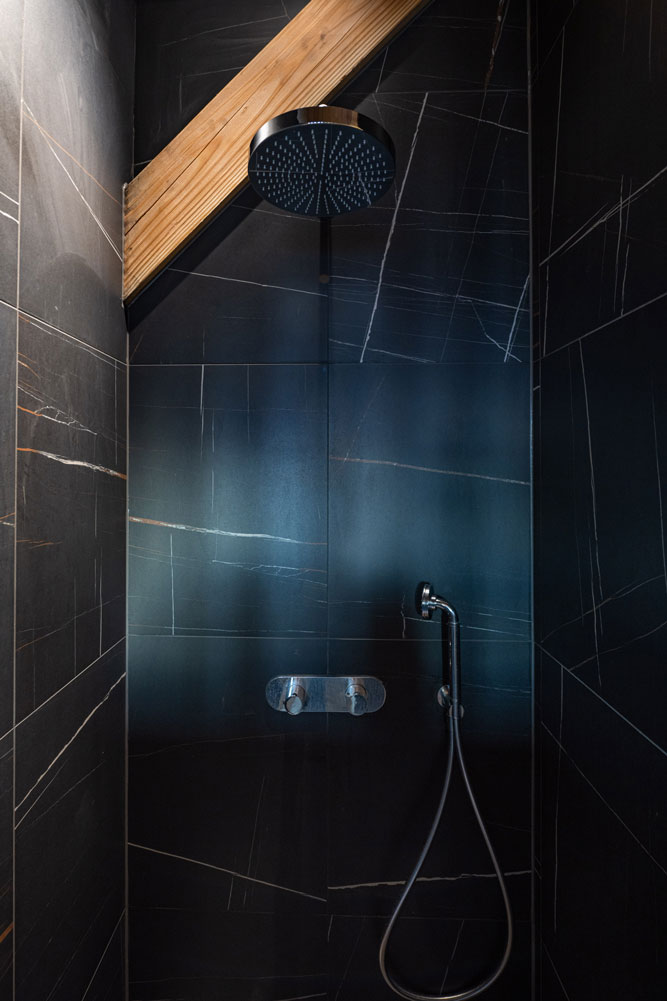 Location chalet luxe Alpe d'huez douche italienne